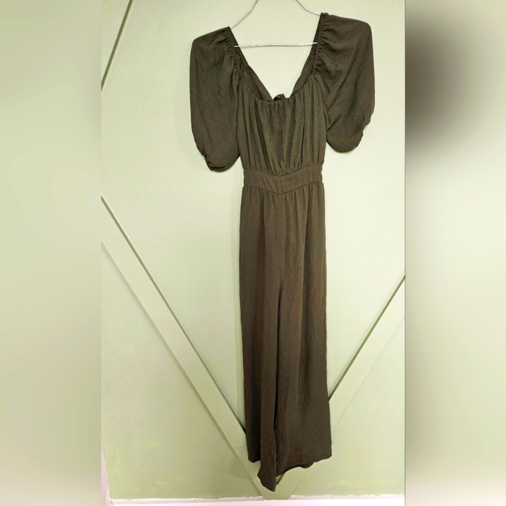 Green jumpsuit with sleeves, back cutout and tie